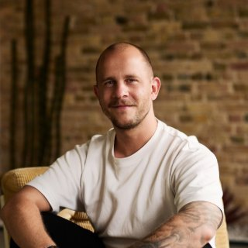 Sascha Hoffmann, Whaaat